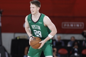 pg电子游戏官网官方网站-夏联场均5分！绿军官方：球队与57号秀马克斯-舒尔加签双向合同