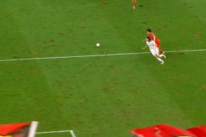 pg电子-场地情况不佳！记者：西安国际足球中心连下五天雨，草皮撑不住了